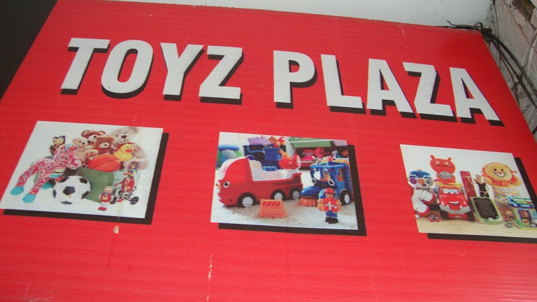 toys plaza las americas