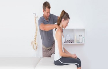 Who are Chiropractors? How are they helpful?