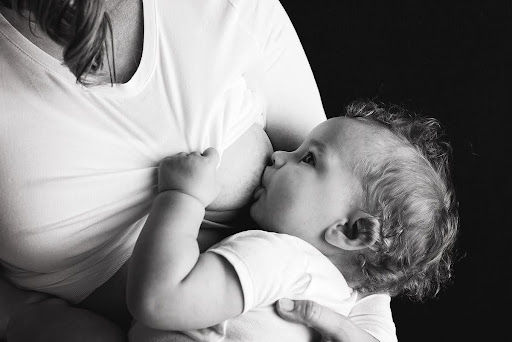 Bottle vs. Breastfeeding: What Works for You and Your Baby